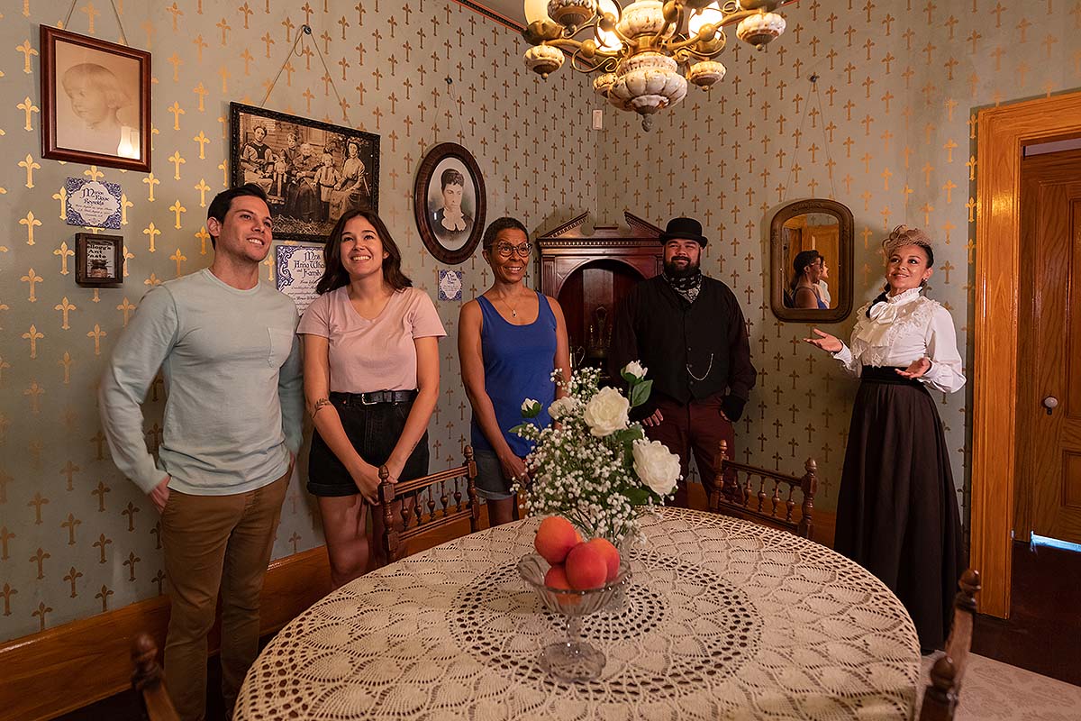 group touring Whaley House